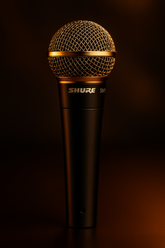 🎤 Microfone Dinâmico SM58 — A Voz da Performance Profissional