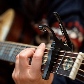 Capotraste Profissional para Violão e Guitarra — Transforme Seu Som!
